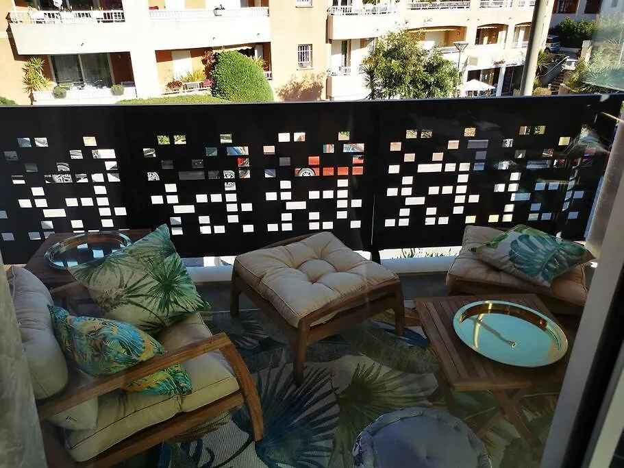Appartement Carqueiranne Le Port 0*,  France